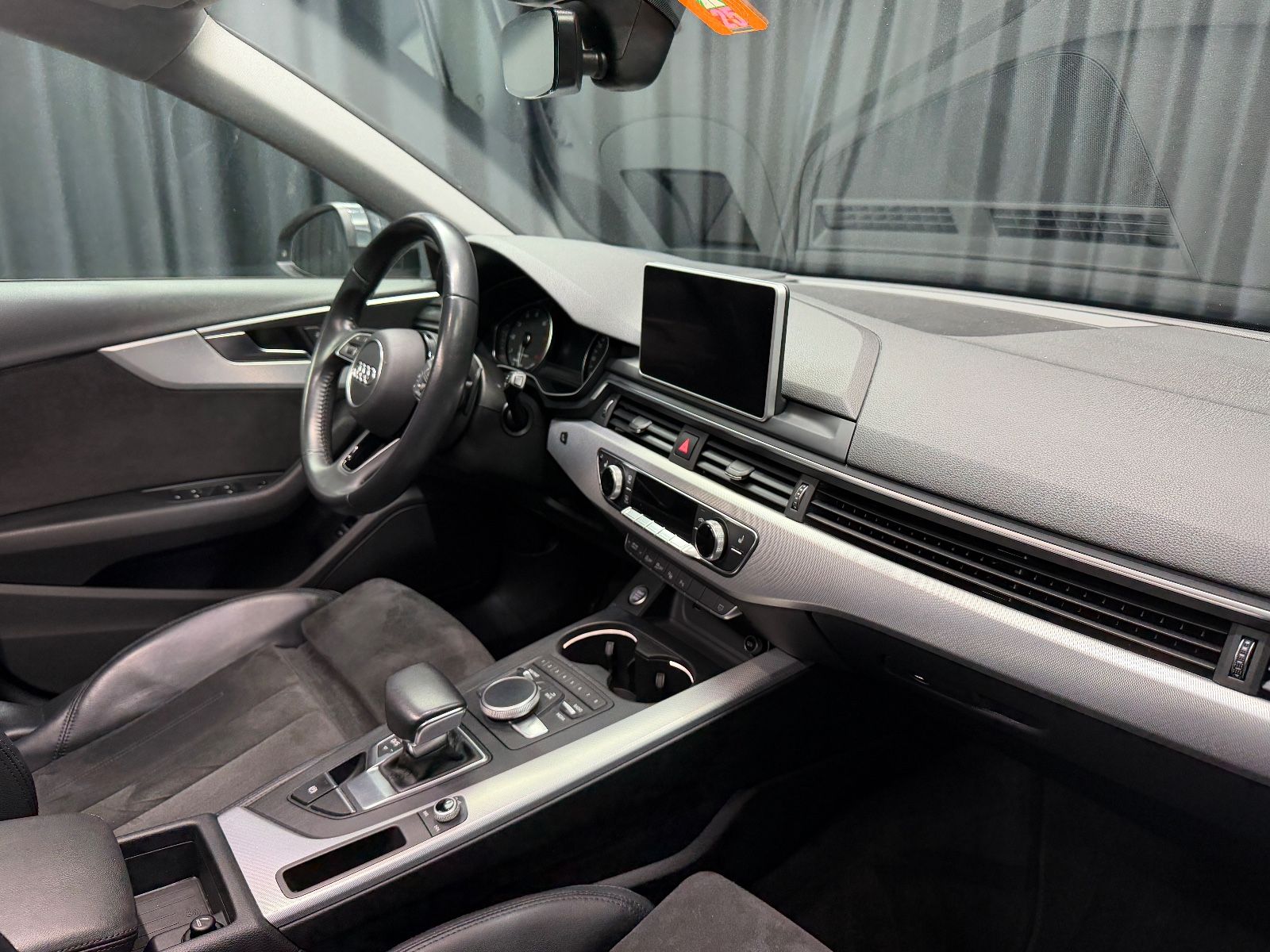 Fahrzeugabbildung Audi A4 Avant g-tron sport|S-LINE|S-TRONIC|HEAD-UP|