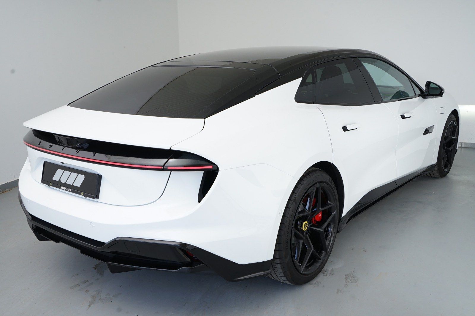 Lotus Emeya Limousine AHK / Glasdach / Touring Pack imagem 2