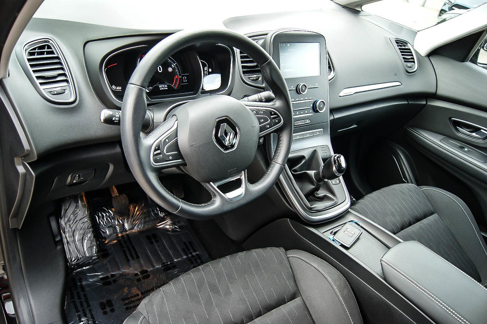 Fahrzeugabbildung Renault Scenic IV Limited DeLuxe NAVI R-Link2 KAMERA 20