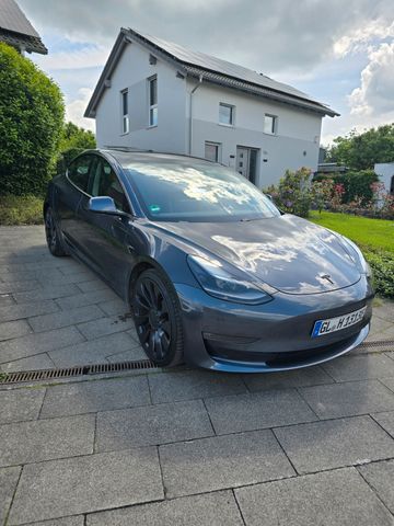 TESLA Model 3