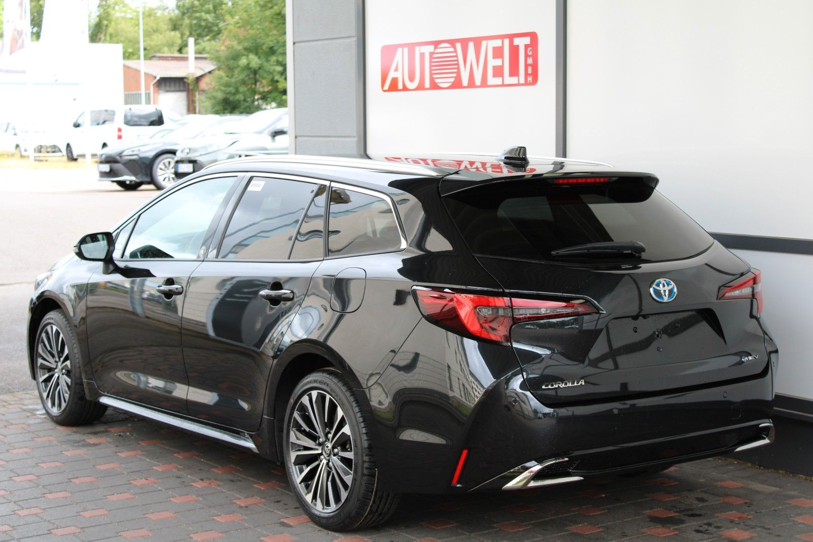 Fahrzeugabbildung Toyota Corolla TS 2.0 Hybrid + Technik-Paket