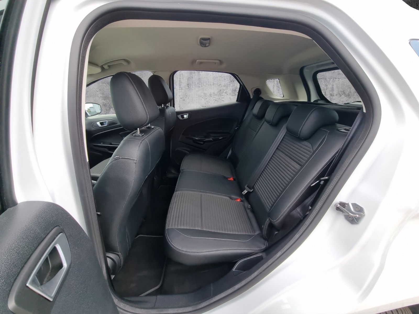 Fahrzeugabbildung Ford EcoSport Titanium
