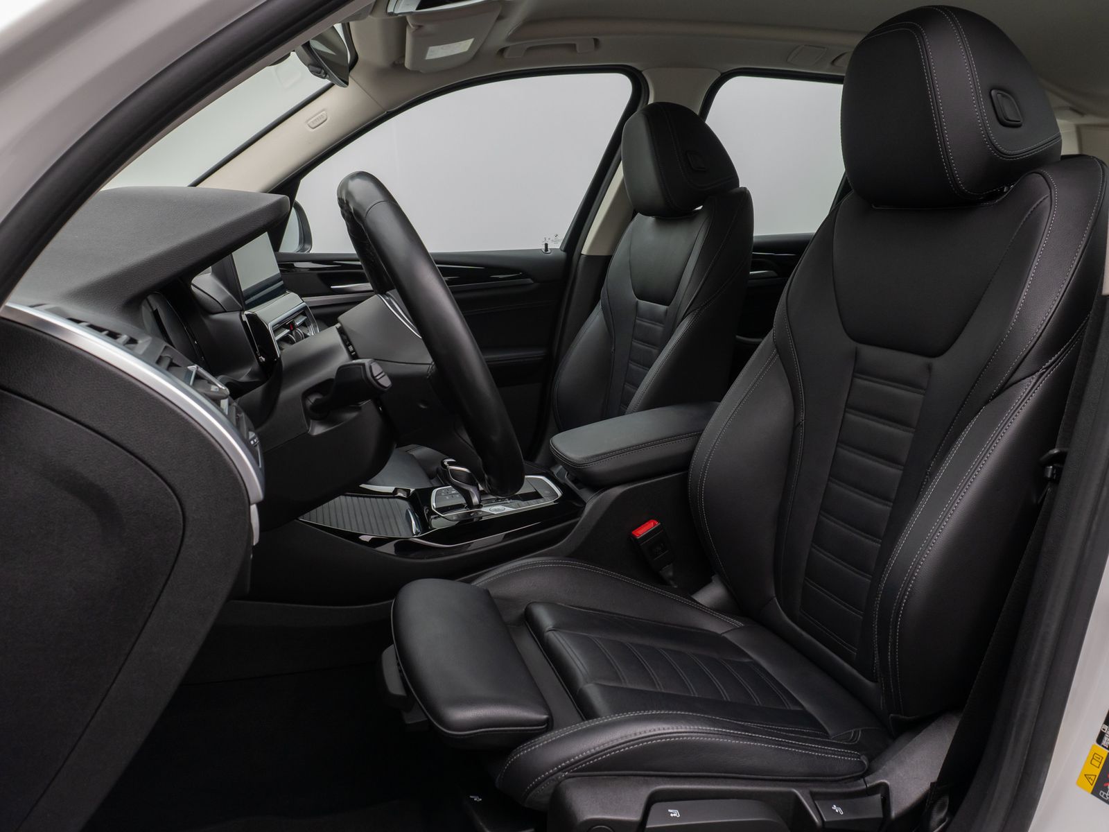 Fahrzeugabbildung BMW X3 xD30e Kamera HUD DAB Lenkrhzg Alarm AHK Sport