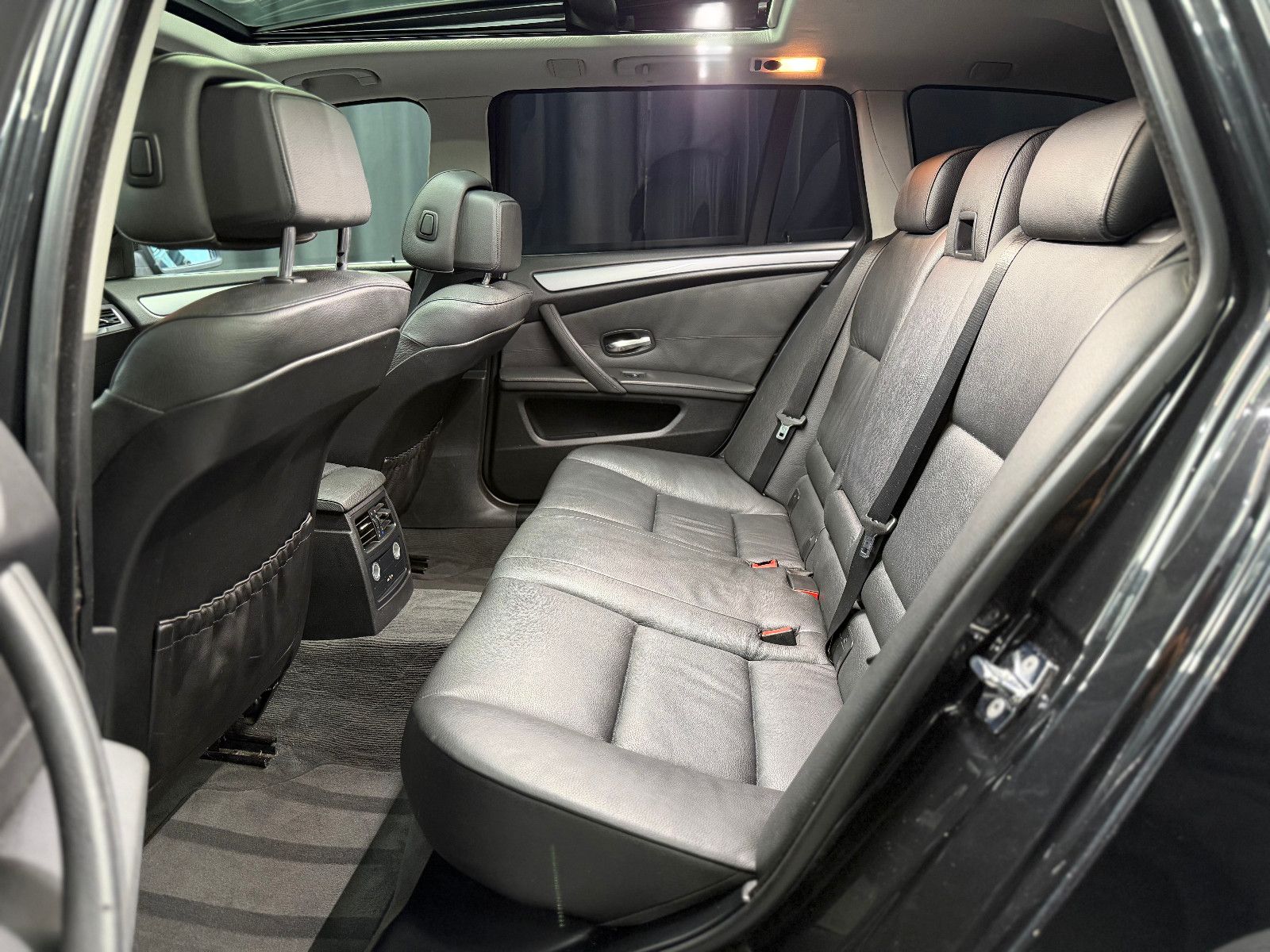 Fahrzeugabbildung BMW 523I Touring |PDC|PANO|NAVI|LEDER