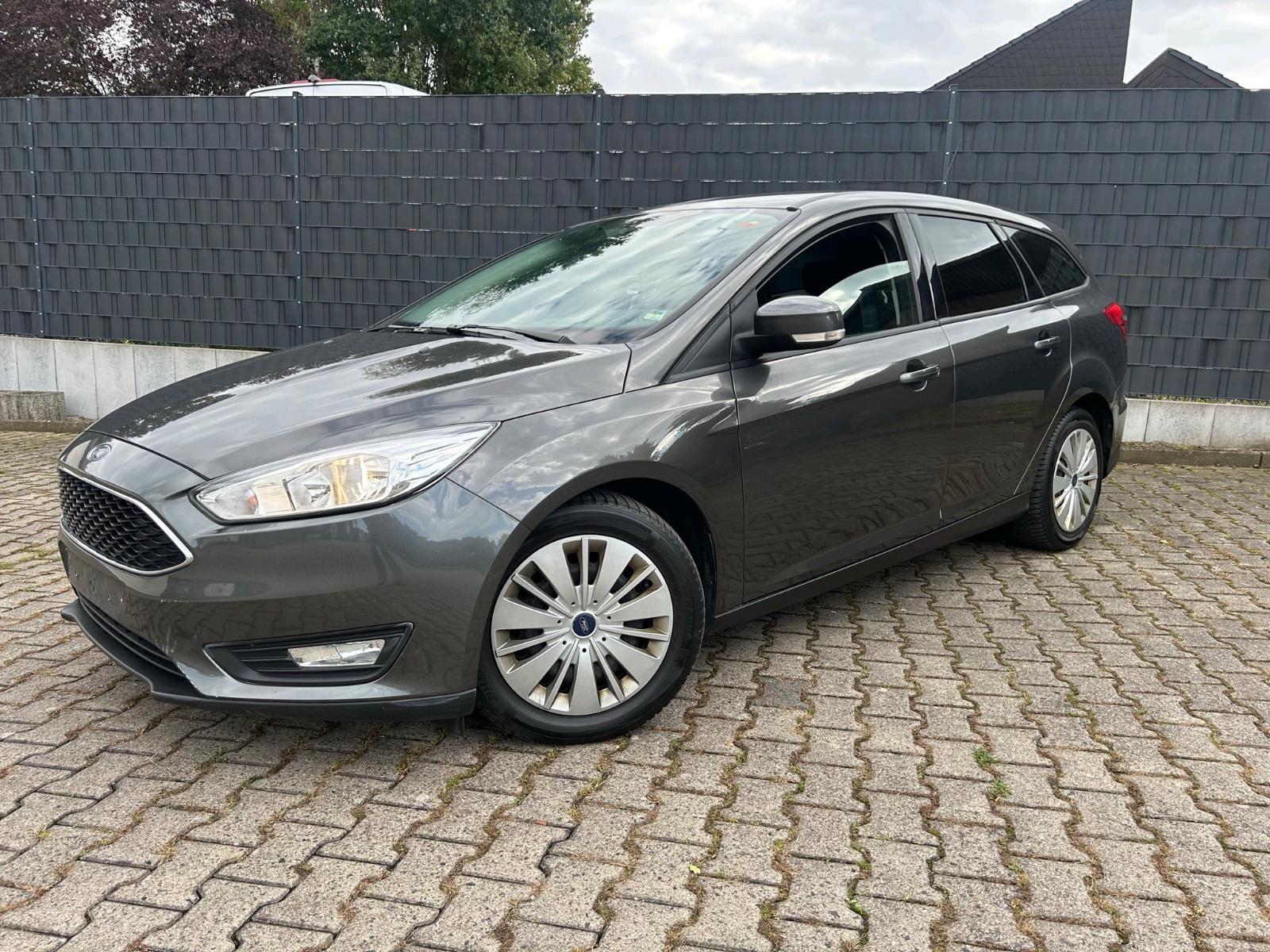 Ford Focus 2015 — interior