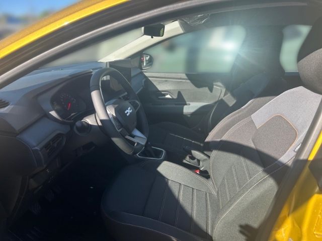 Fahrzeugabbildung Dacia Sandero III Stepway Expression Winter-Paket+Navi