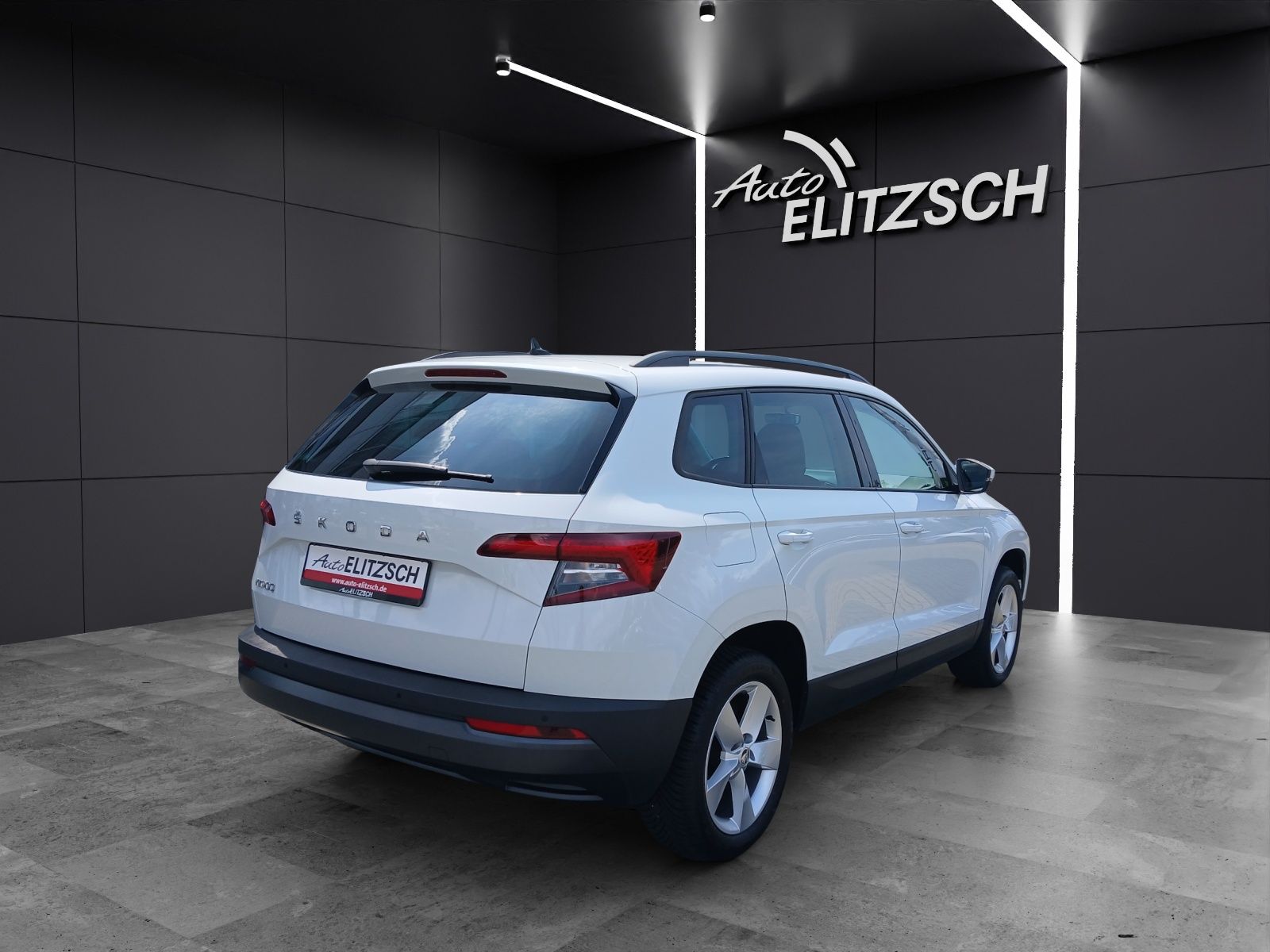 Fahrzeugabbildung SKODA Karoq TSI Ambition  DSG LED Navi GRA PDC SH LM