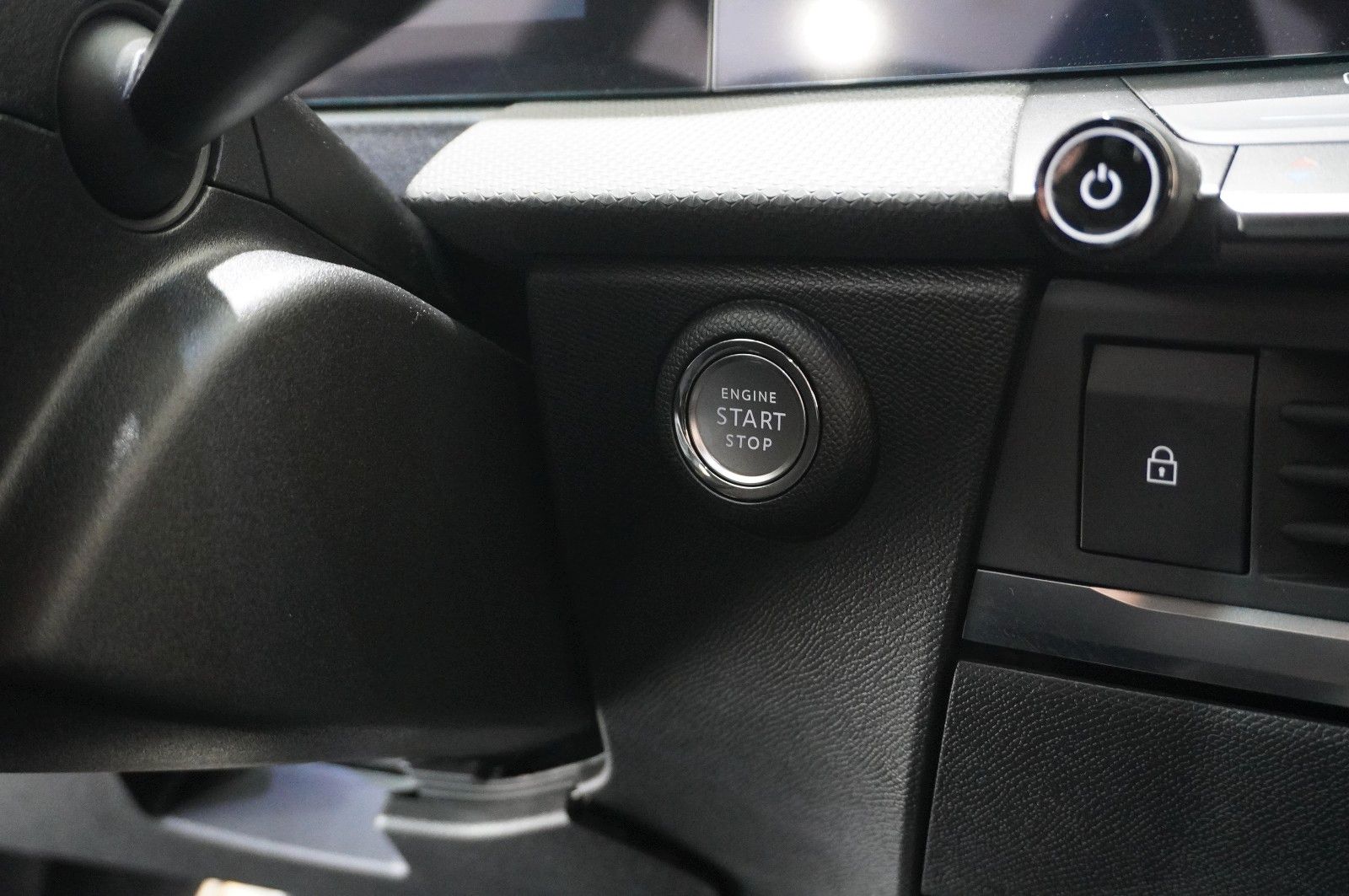 Fahrzeugabbildung Opel Astra L ST 1.2T GS SPORT NAVI/LED/360°/SPORT/DAB