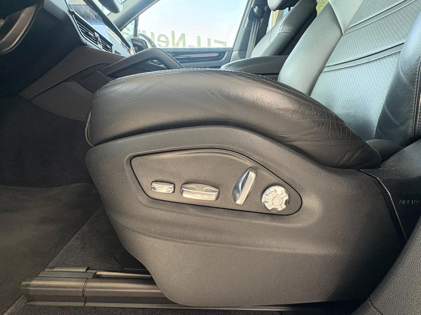 Fahrzeugabbildung Porsche Cayenne, pano, luft volleder ahk,21 zoll, stdhz