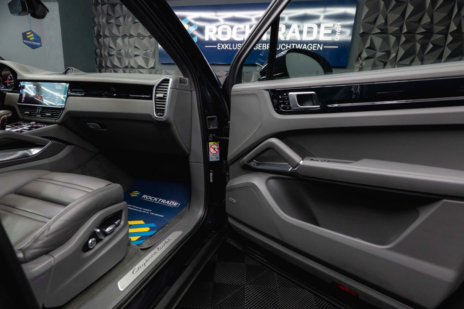 Fahrzeugabbildung Porsche Cayenne Turbo V8 Sport Chrono Black *ACC*LED*