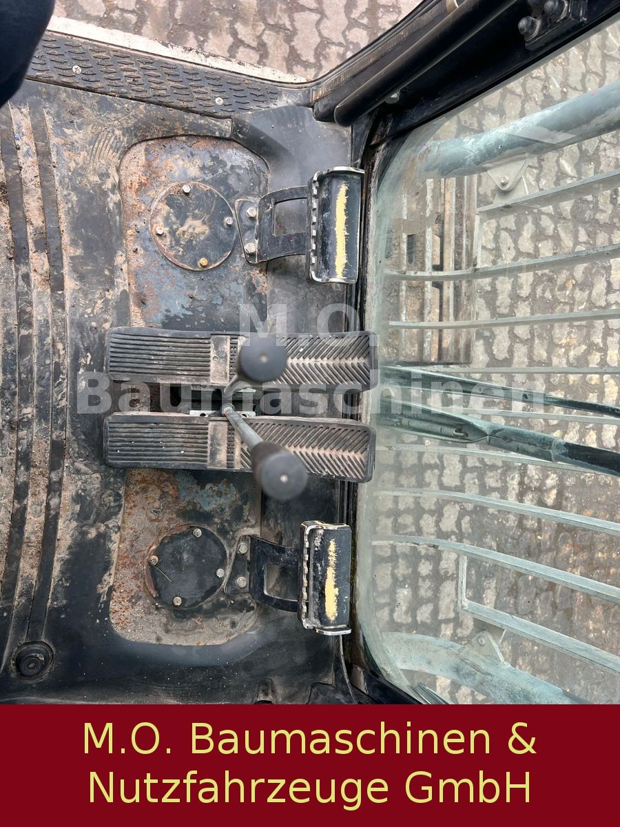 Fahrzeugabbildung Liebherr R 946 LC / AC / SW / Hammerline /