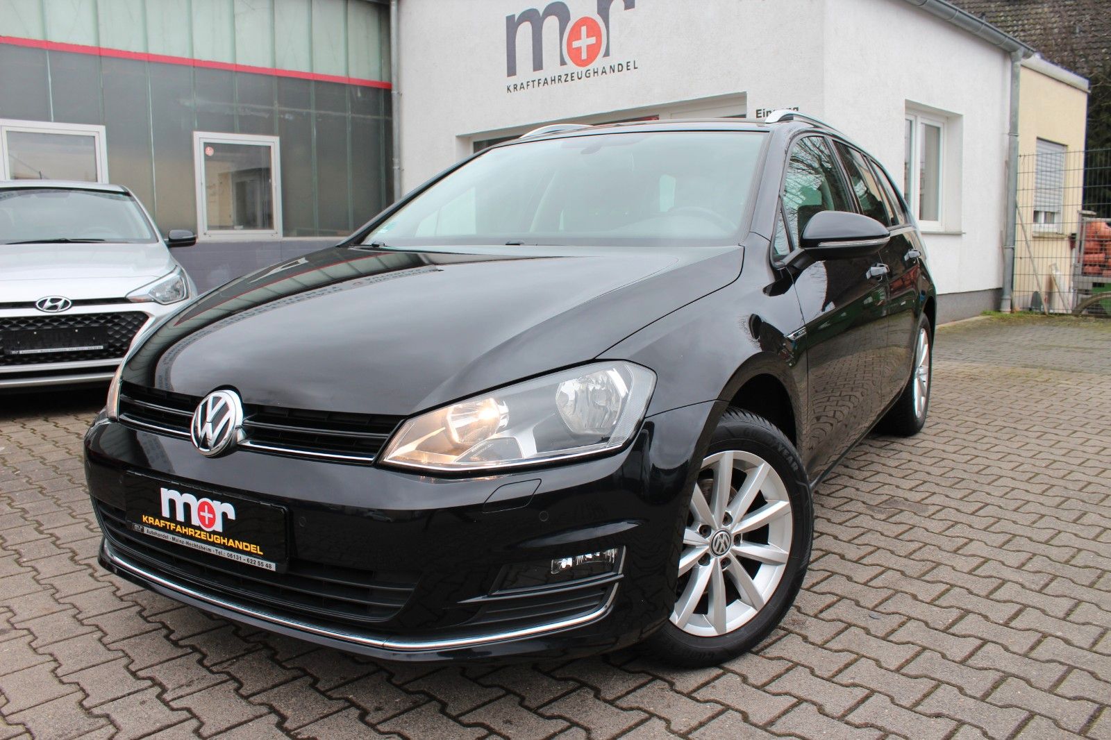 Volkswagen Golf - 1