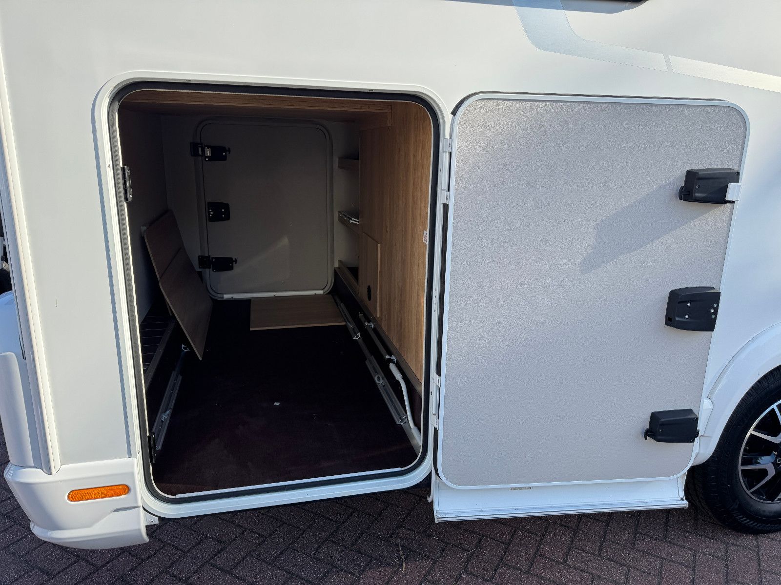 Fahrzeugabbildung Knaus SKY TI 700 MEG PLATINUM SELECTION HEAD-UP 1.HAND
