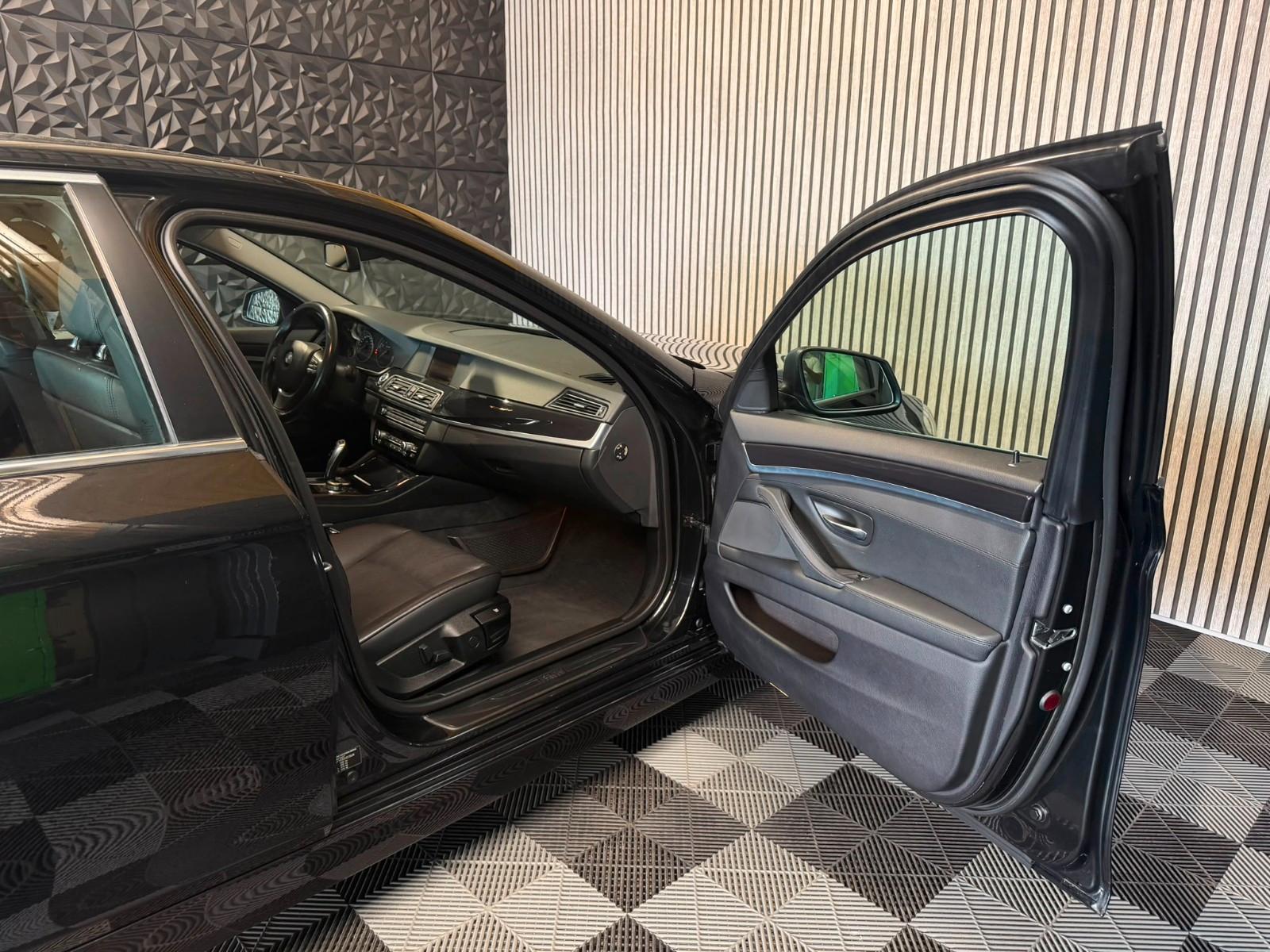 BMW 523i 204 ch 6 cylindres • Boîte auto • 70 000 km • Cuir Dakota • GPS • Radars AV/AR