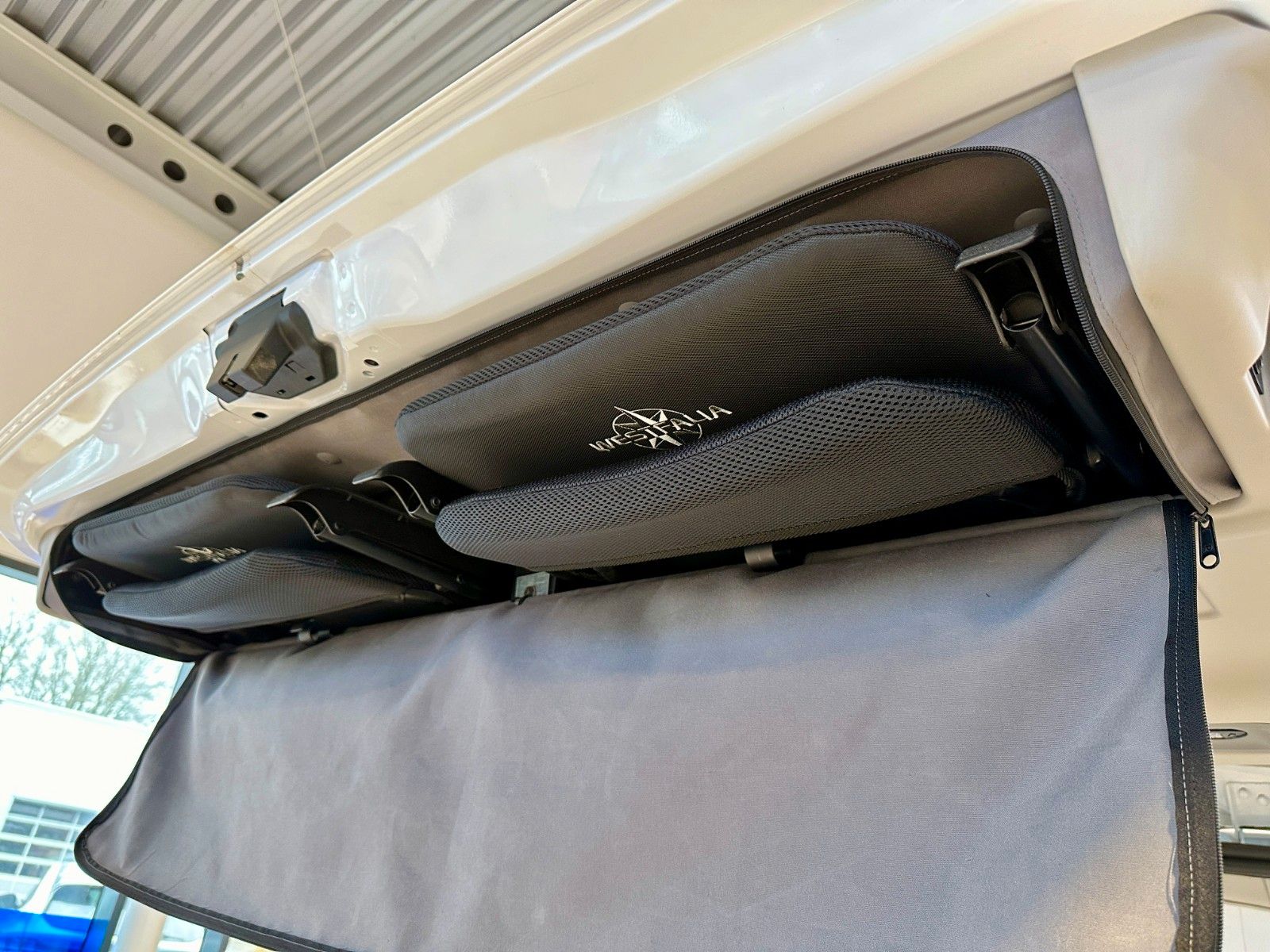 Vehicle image: Ford Nugget L1 Titanium | New Model V710