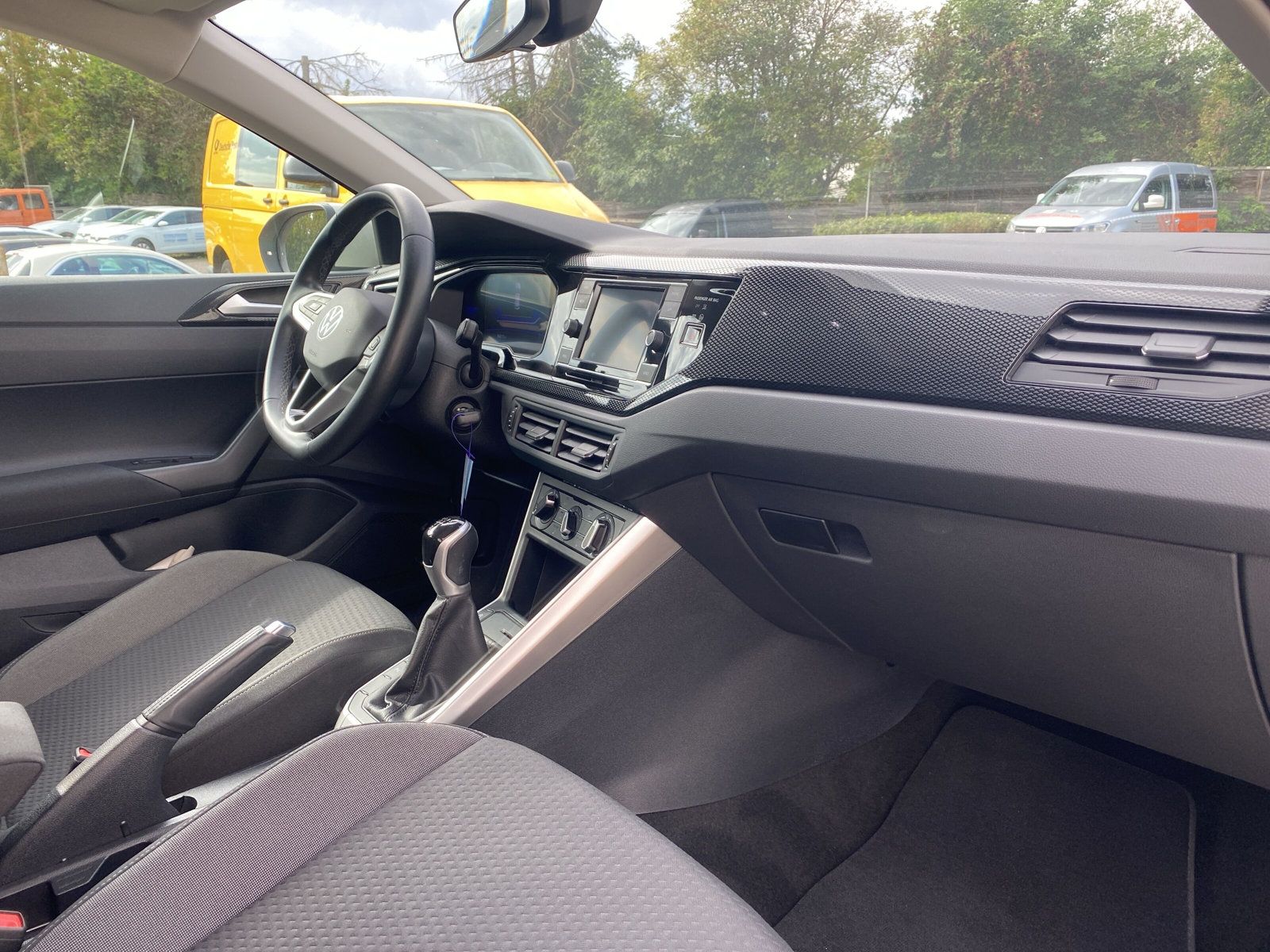 Fahrzeugabbildung Volkswagen Taigo 1.0 TSI Life LED APP PDC SHZ LM17