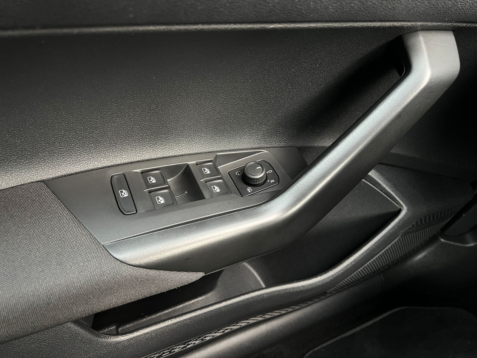 Fahrzeugabbildung Volkswagen Taigo 1.0 TSI Life *Rückfahrkamera, Einparkhilfe