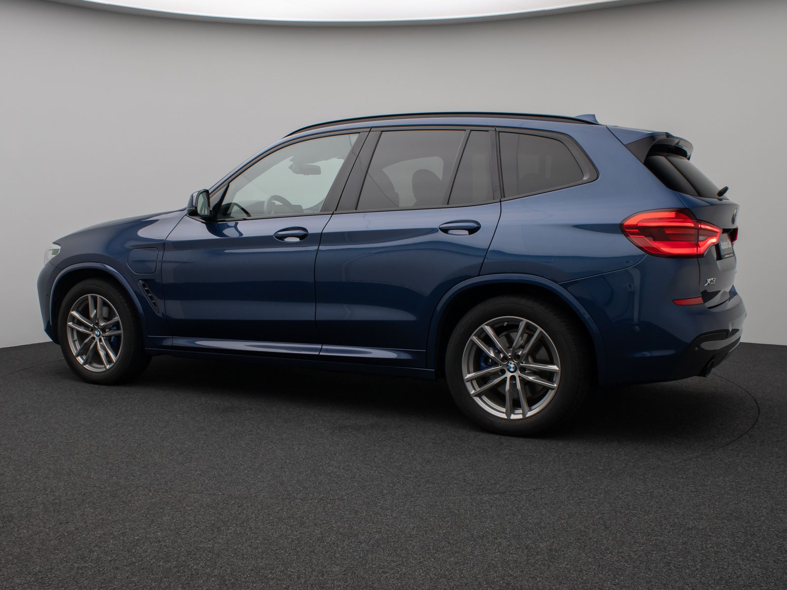 Fahrzeugabbildung BMW X3 xD30e M Sport Kamera HUD DAB HiFi AHK Komfort