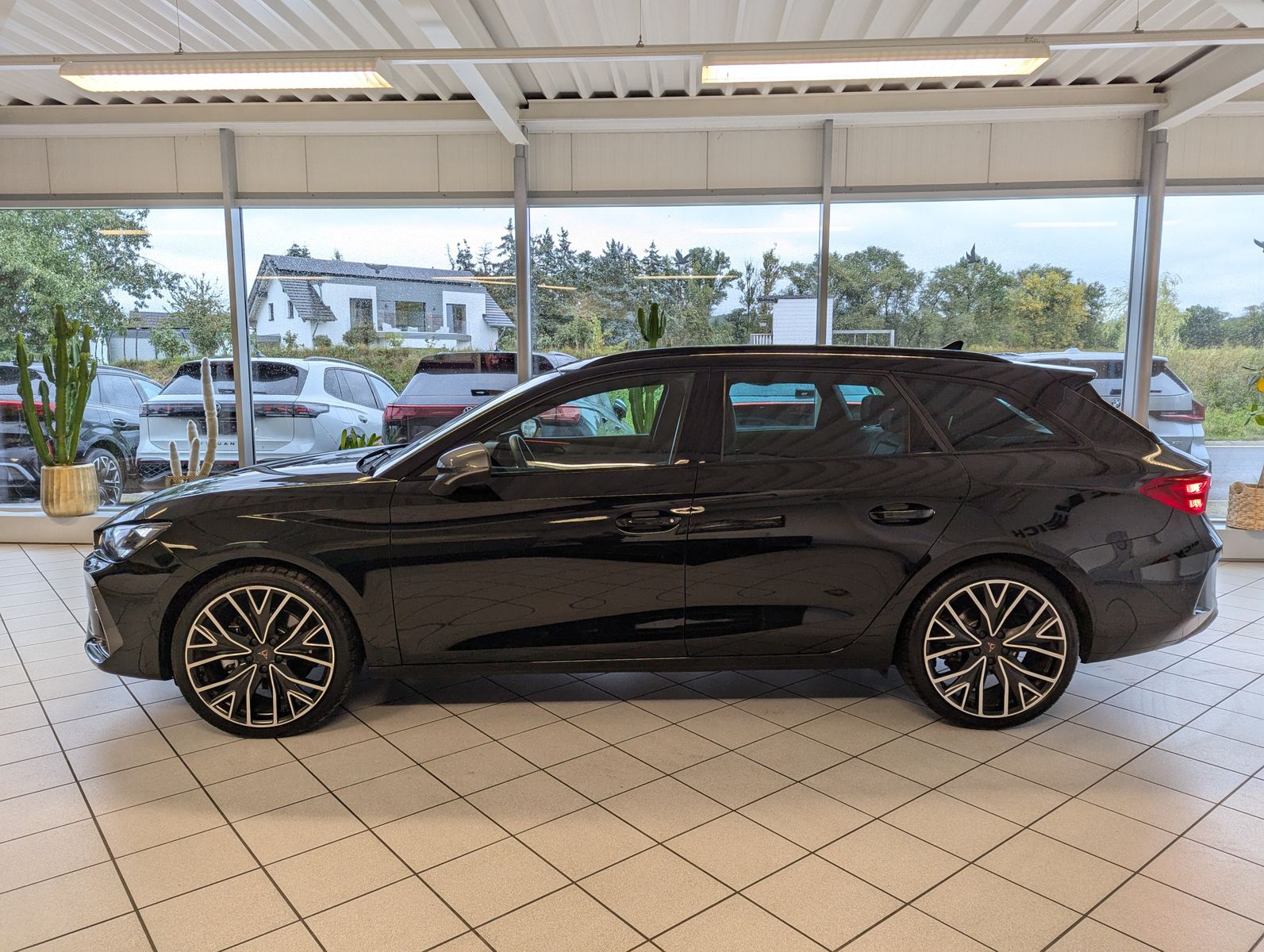 CUPRA Leon 1.5 eTSI Sennh Matrix Pano Edge/Dynamic AHK - Image 4