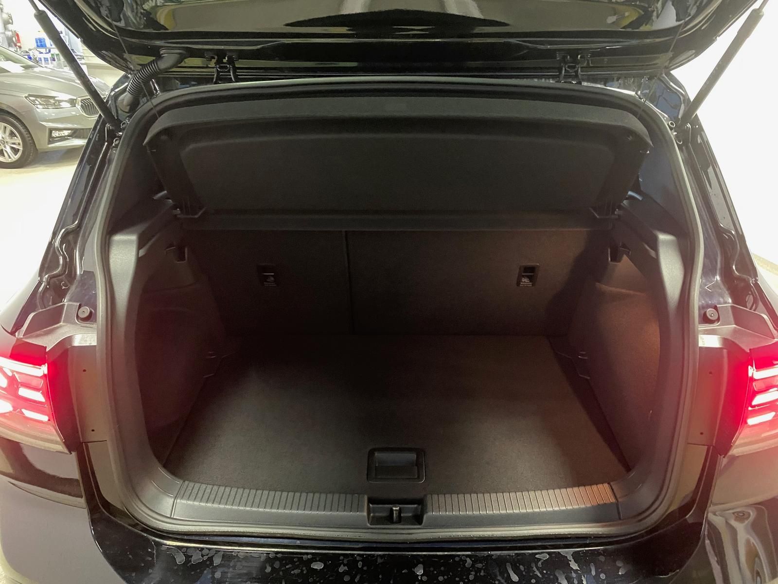 Fahrzeugabbildung Volkswagen T-Cross 1.5 TSI DSG BLACK STYLE R-Line+AHK+ACC++