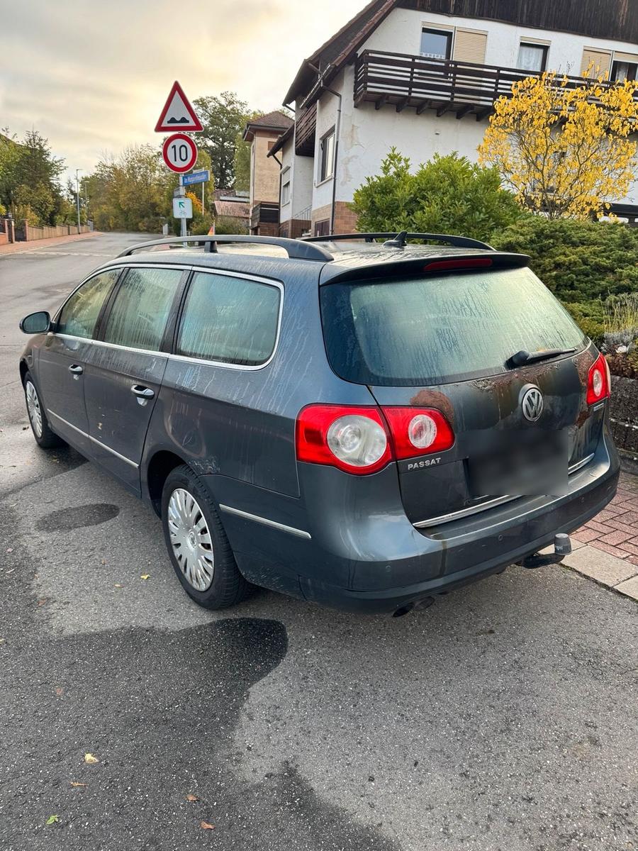 Volkswagen Passat 2009 — rear view