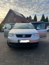 Volkswagen Touran 1.6 Basis Basis - Volkswagen Touran Basis mit Benzin-Antrieb
