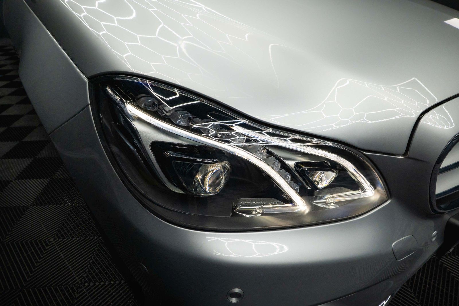 Fahrzeugabbildung Mercedes-Benz E 500 V8 CGI AMG Sport *Airmatic*Pano*ACC*H&K*