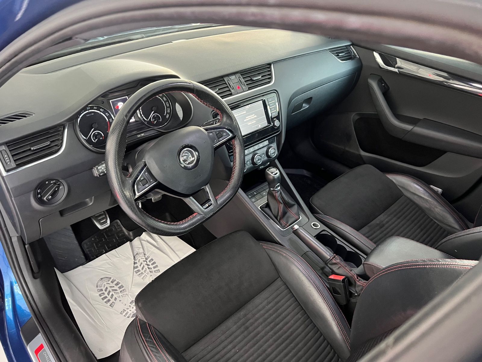 Fahrzeugabbildung SKODA Octavia Combi RS *RECARO*NAVI*