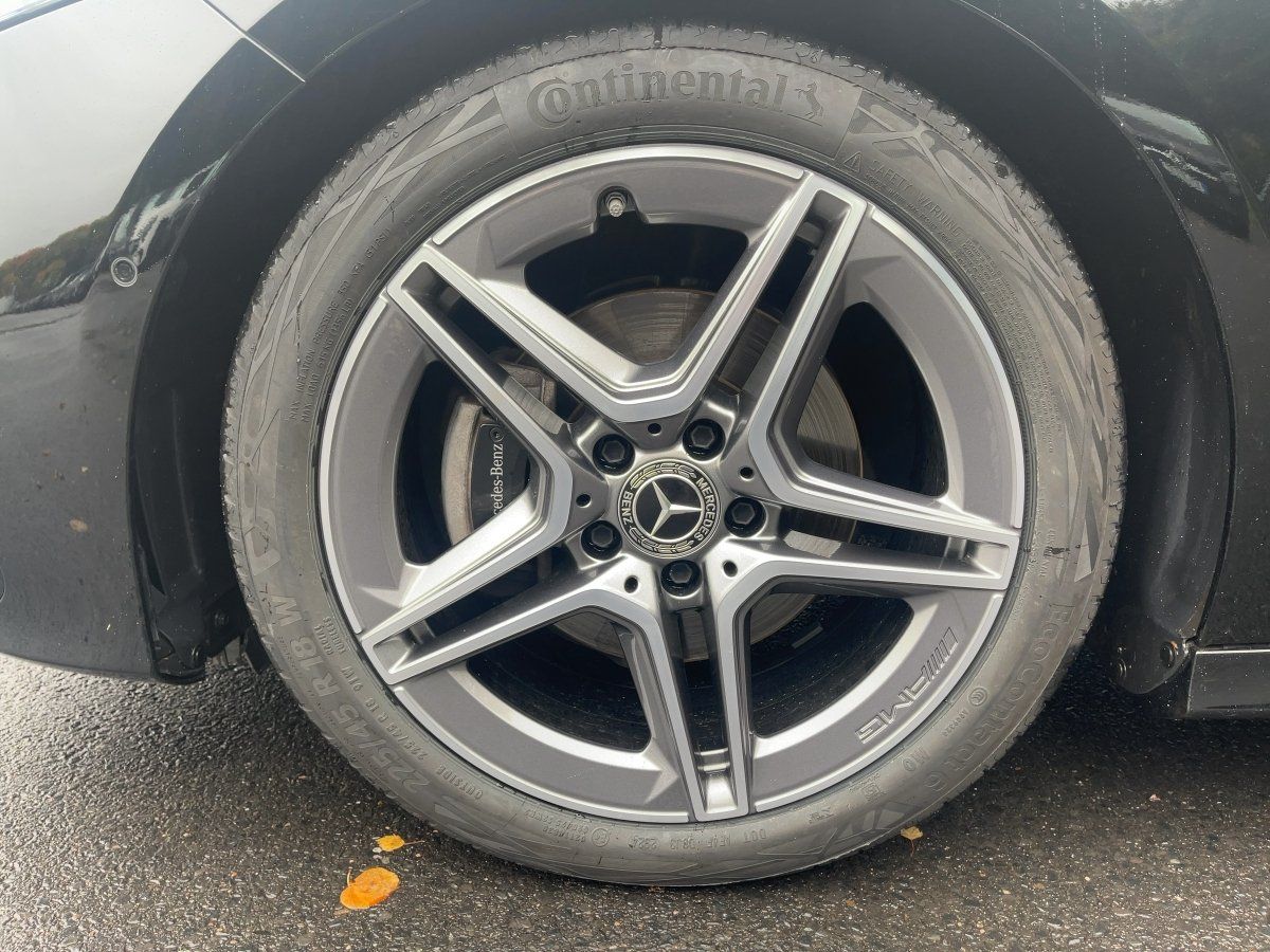 Fahrzeugabbildung Mercedes-Benz A 200 AMG/Pano/Kamera/AHK