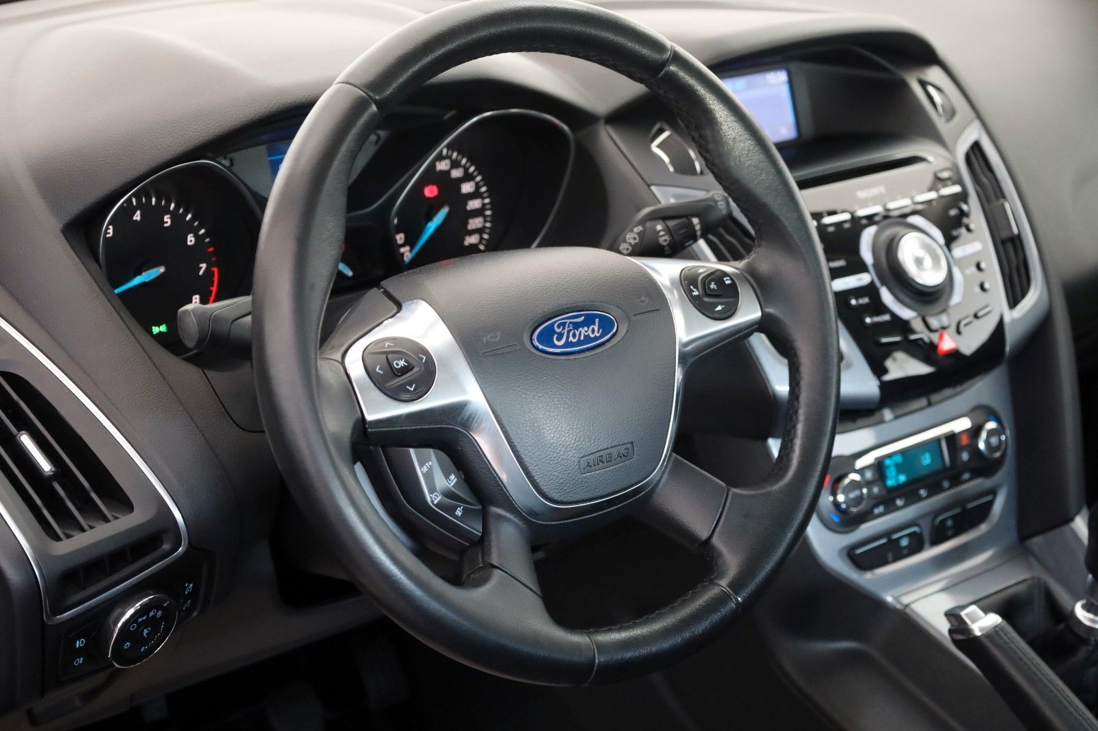 Fahrzeugabbildung Ford Focus Lim. Titanium Easy-Driver-Paket,Allwetter