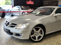 Fahrzeugabbildung Mercedes-Benz SLK 350 Roadster (BI-XENON/PDC/NAVI/LEDER/SHZ/AI