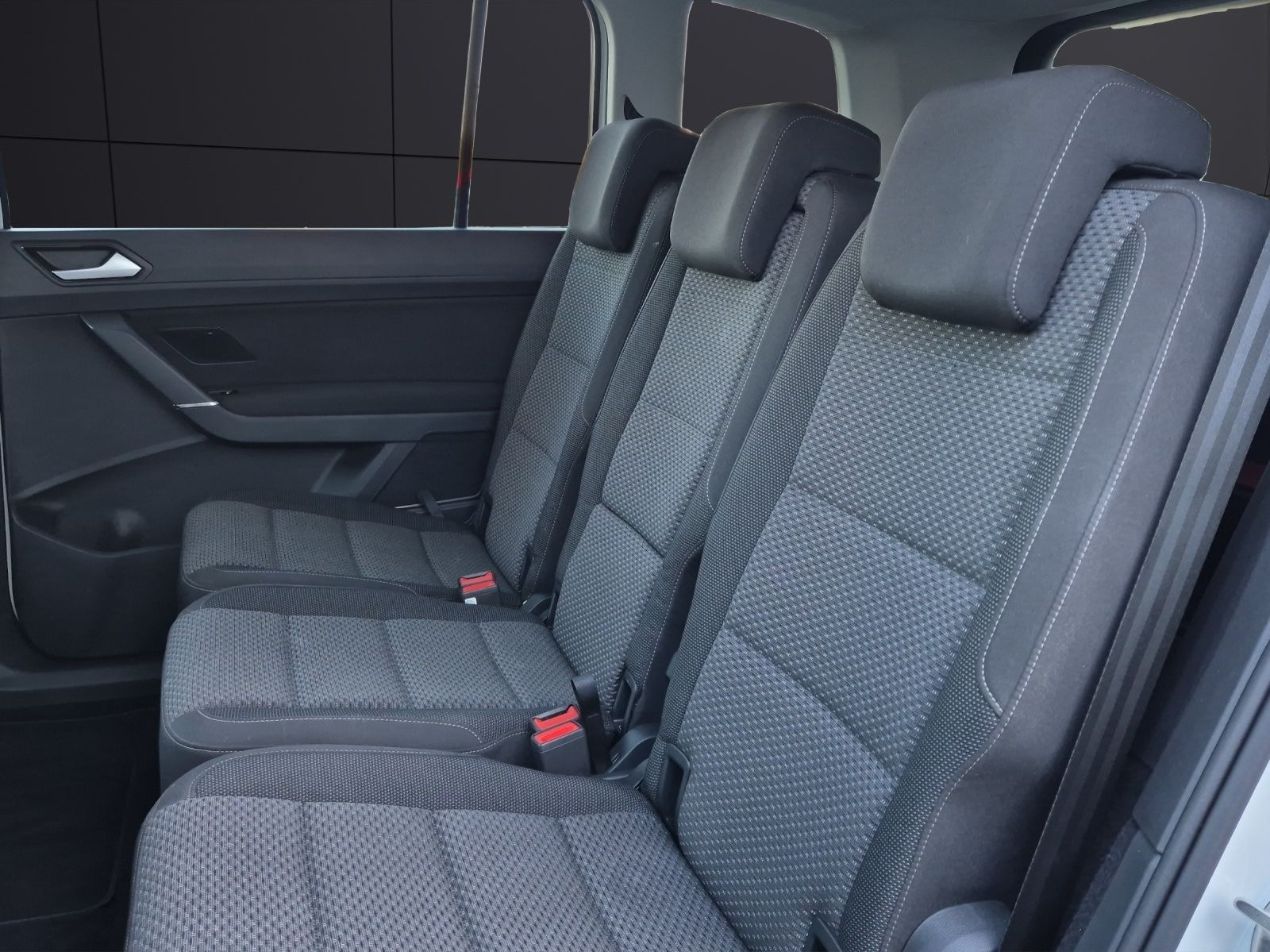 Fahrzeugabbildung Volkswagen Touran TSI Comfortline DSG R-Line LED Navi AID A