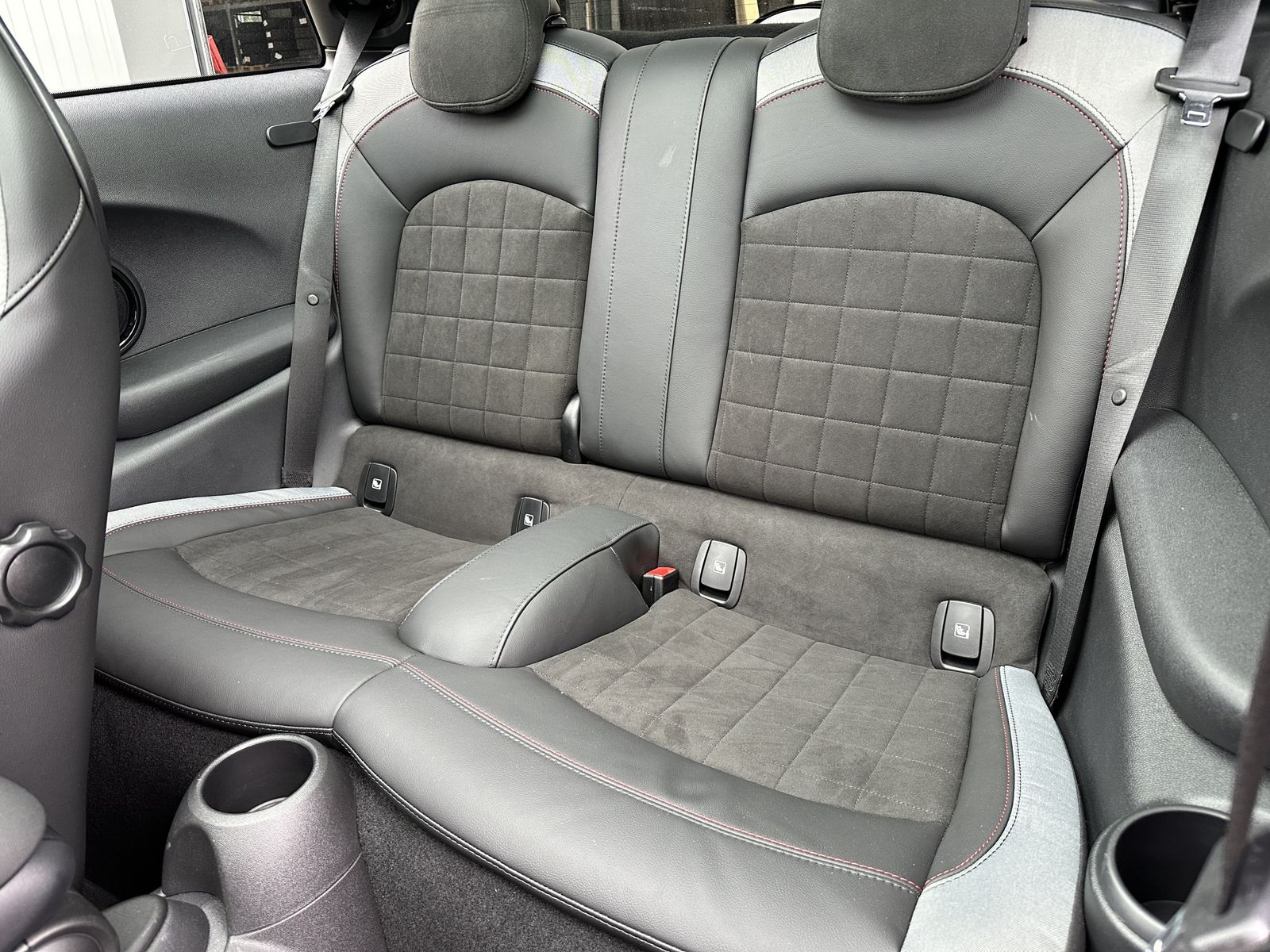 Fahrzeugabbildung MINI John Cooper Works Sport-Aut. NAV+LED+PANO+H&K+VC