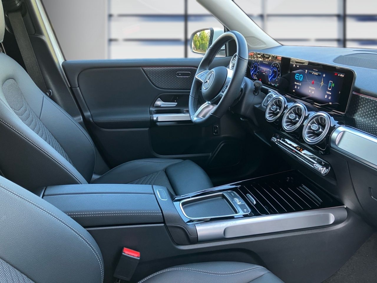 Fahrzeugabbildung Mercedes-Benz EQB 250+ BONUS+AMBIENTE+LENKRADHEIZ+EASYPACK+LED