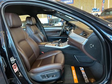MYAUTOCENTER – Gebraucht- und Jahreswagen mit Werkstattservice in Pfaffenhofen BMW M550 *MEMORY*HeadUP*ACC*4-ZONEN*AHK*LEDER(BRAUN)
