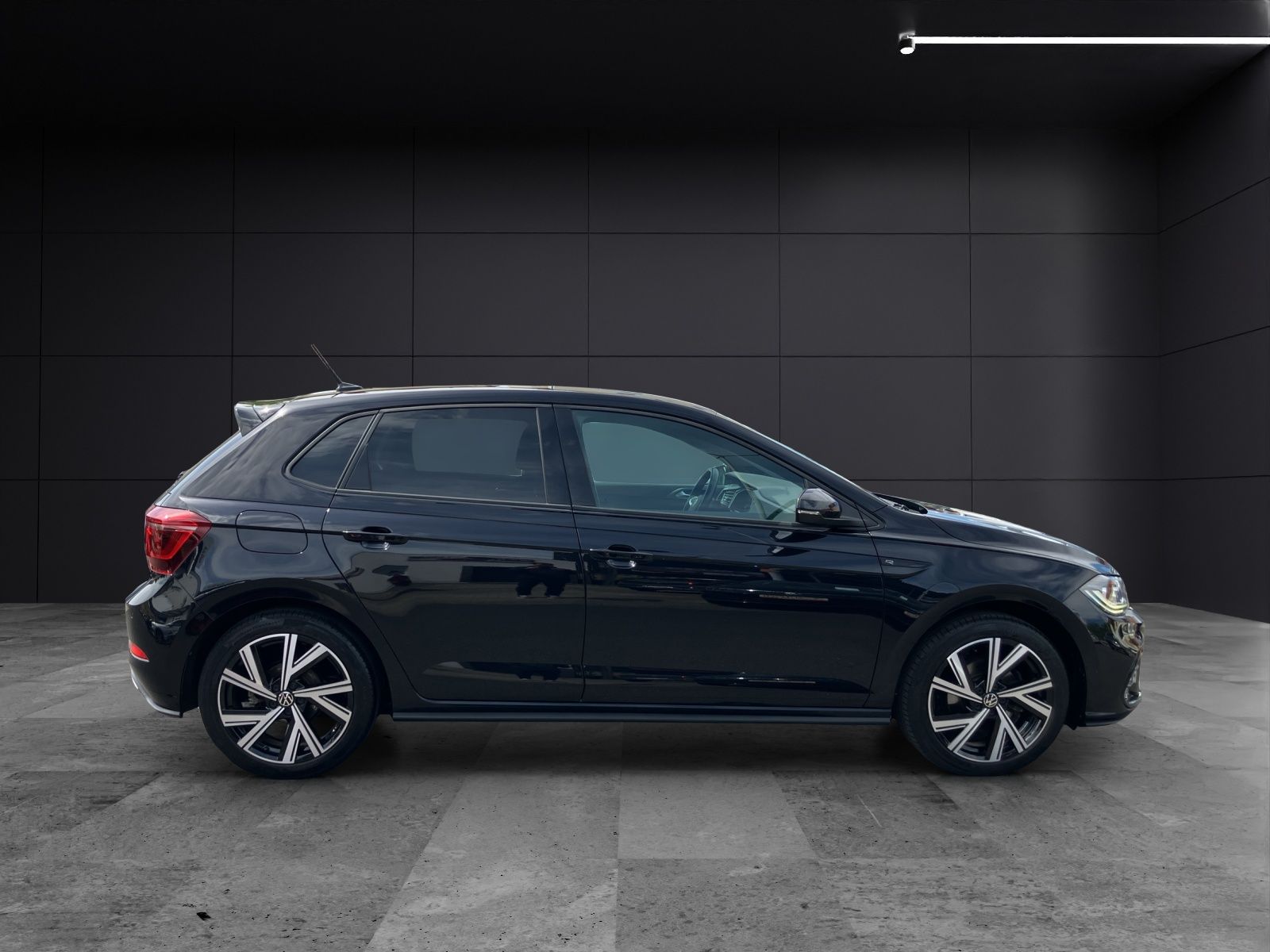 Fahrzeugabbildung Volkswagen Polo TSI R-line DSG Matrix AID RFK SH LM