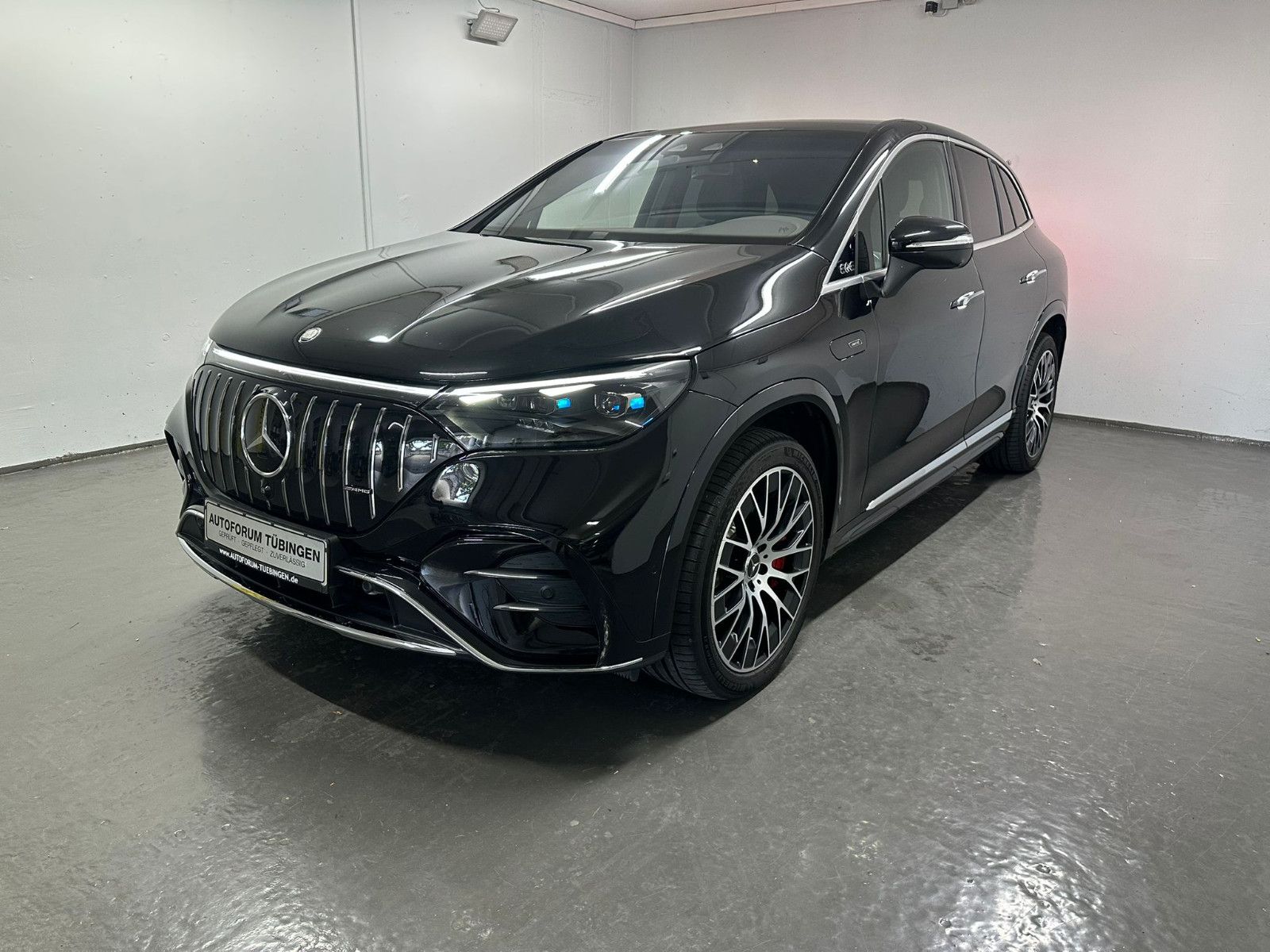 Fahrzeugabbildung Mercedes-Benz EQE 43 SUV AMG-LINE 4MATIC *Hyperscreen*PANO*