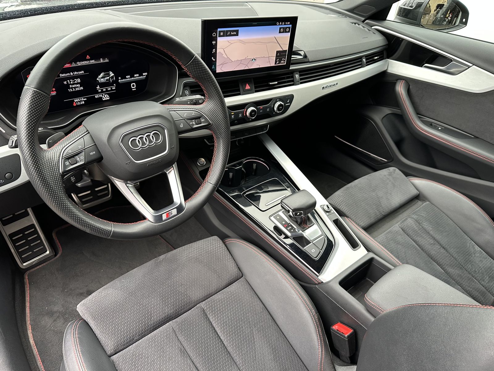 Fahrzeugabbildung Audi A4 Avant 50 TDI Qu S-Line Black NAV+LED+AHK+B&O
