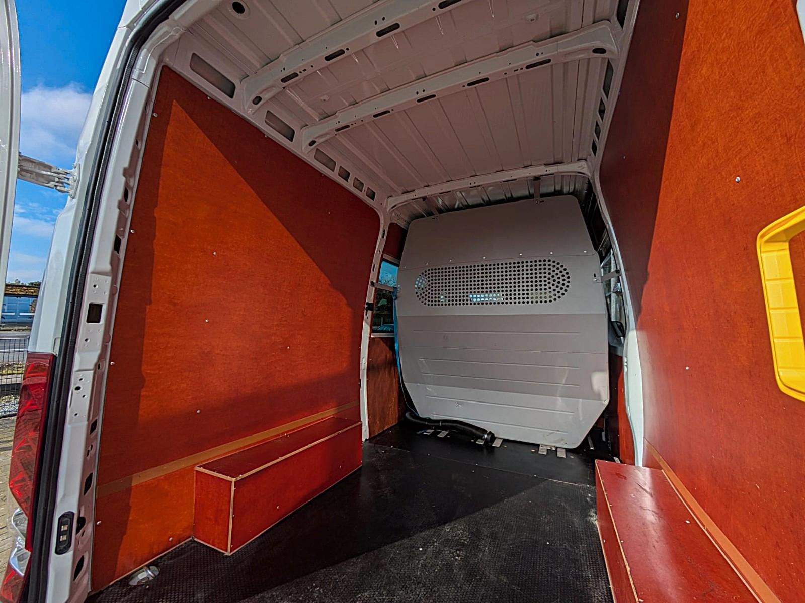 Iveco Daily DOKA KASTEN 6 SITZE KLIMA NAVI STANDH. CAM