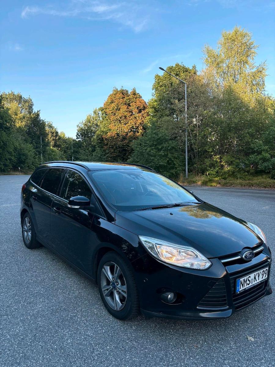 Ford Focus 2014 — вигляд ззаду