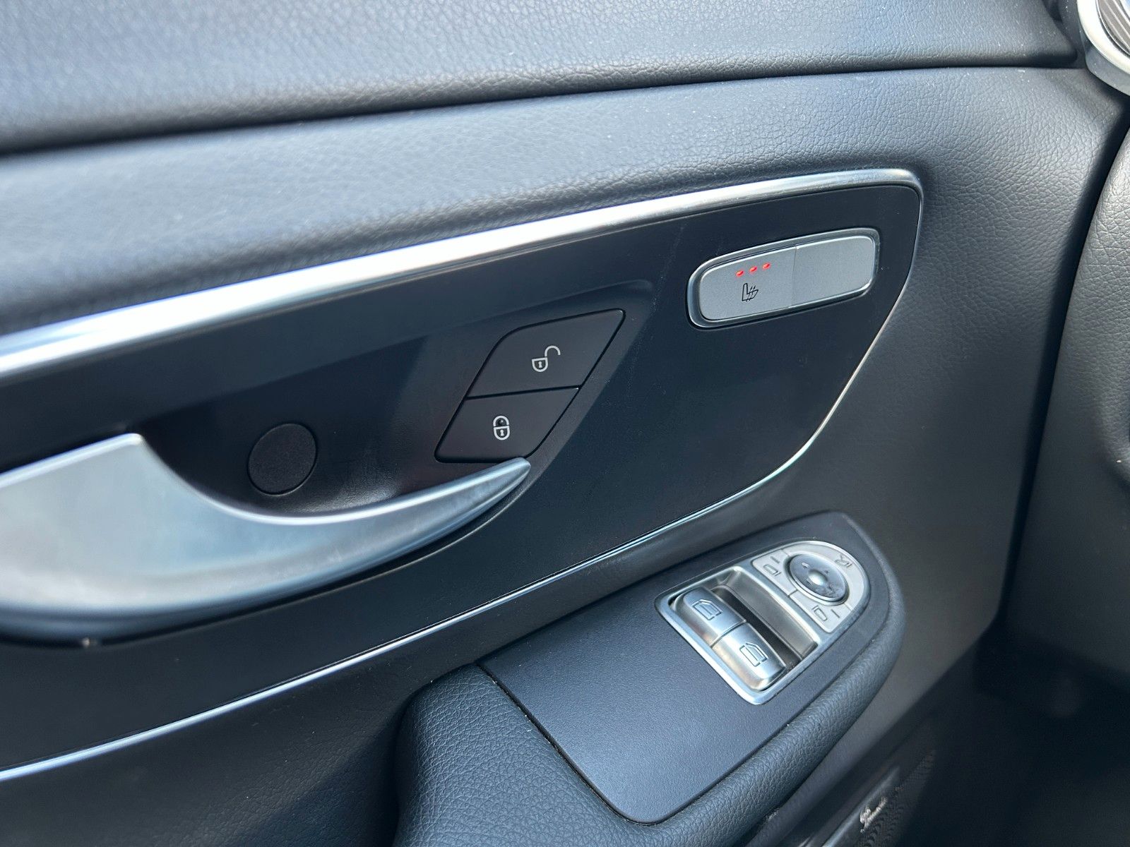 Fahrzeugabbildung Mercedes-Benz V 220 d STYLE AHK2,5to DISTRONIC 360 MULTIBEAM