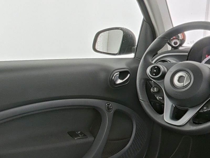 Fahrzeugabbildung Smart smart EQ fortwo Exclusive*Pano*LED*Kamera*22kW*