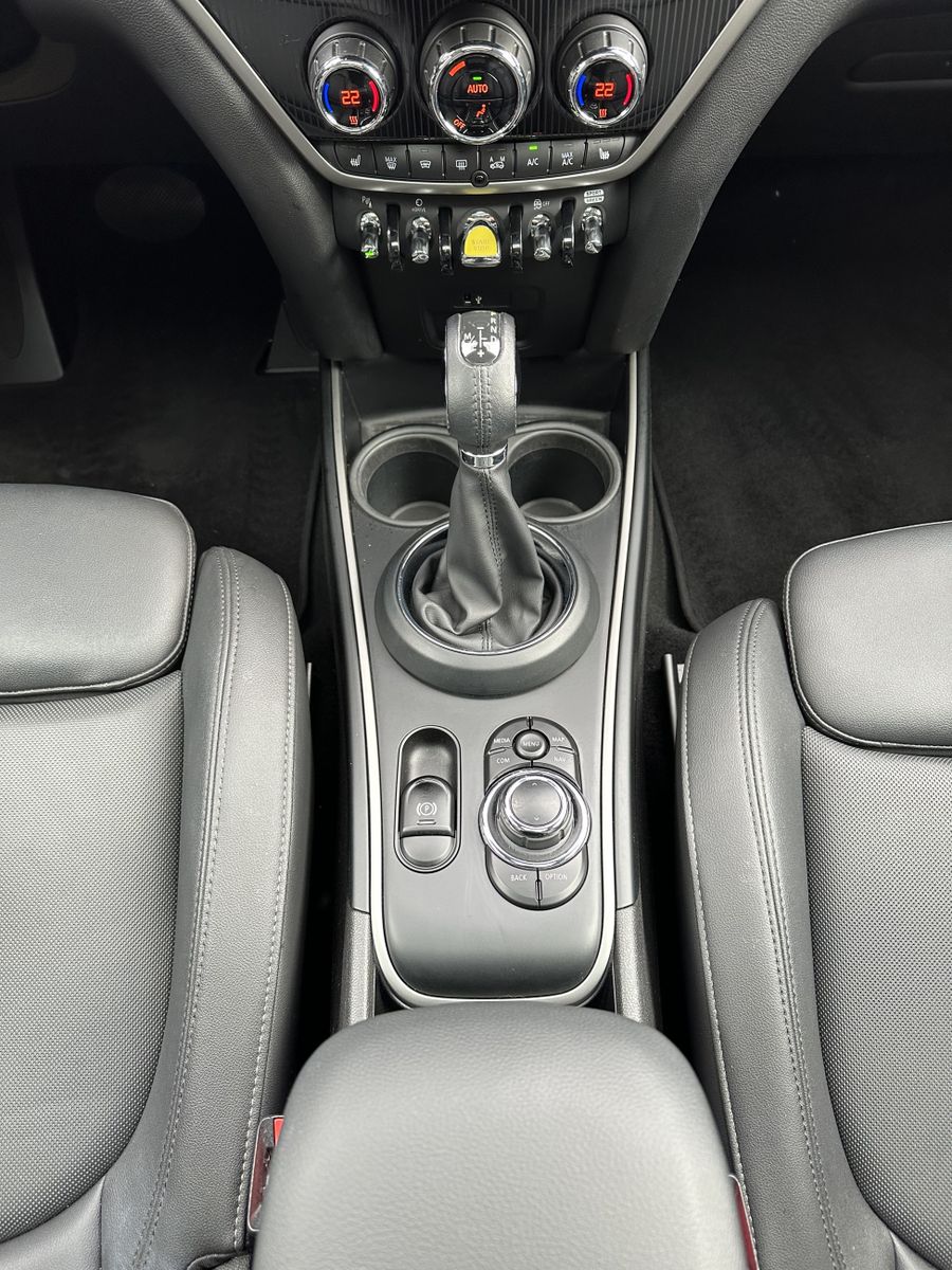 Fahrzeugabbildung MINI Cooper SE Countryman All4 NAV+LED+PANO+KAM+18ZO