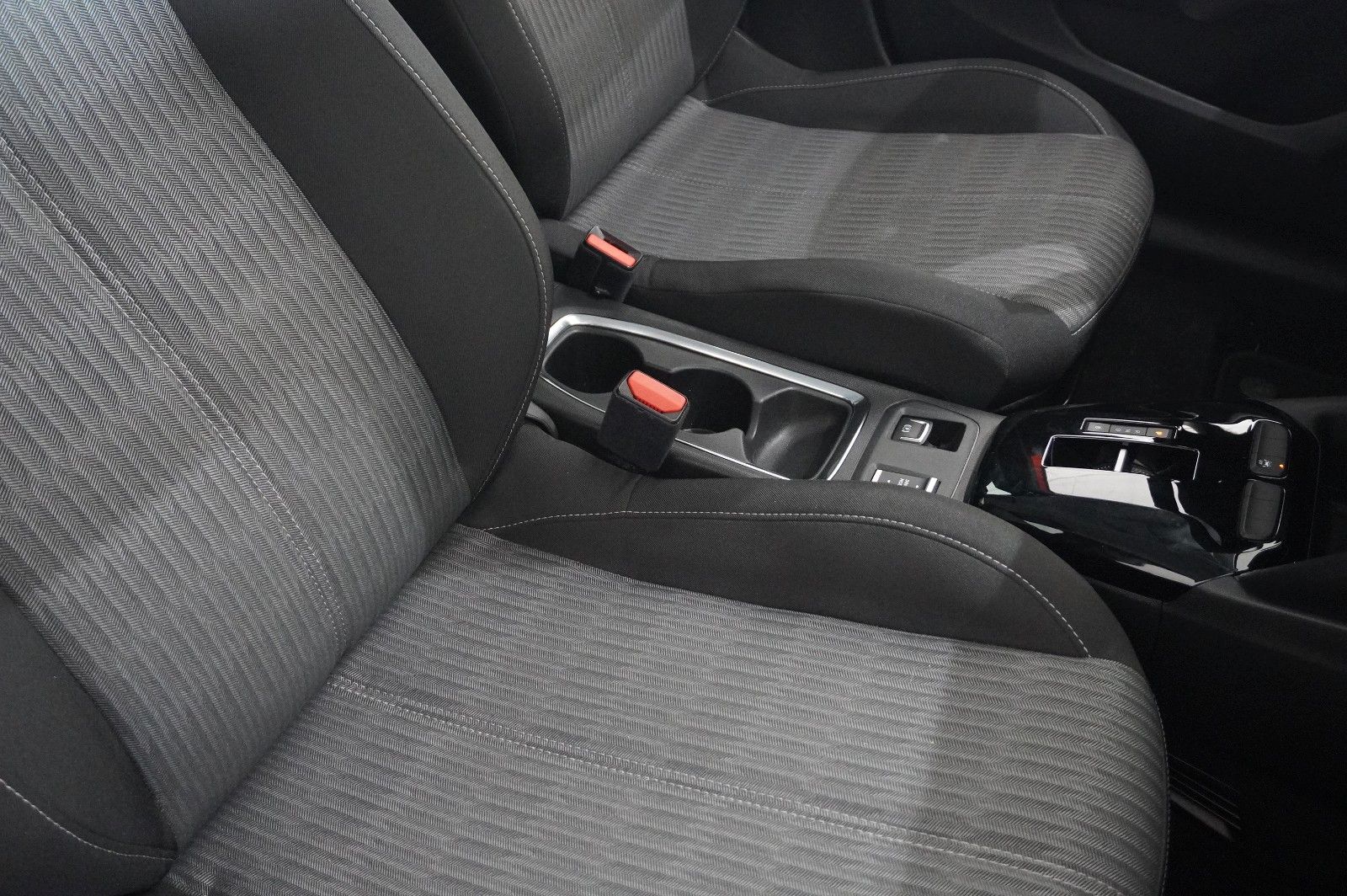Fahrzeugabbildung Opel Corsa-e F EDITION 7KW NAVI/VIRT/TEMP/DAB/WÄRMEP.