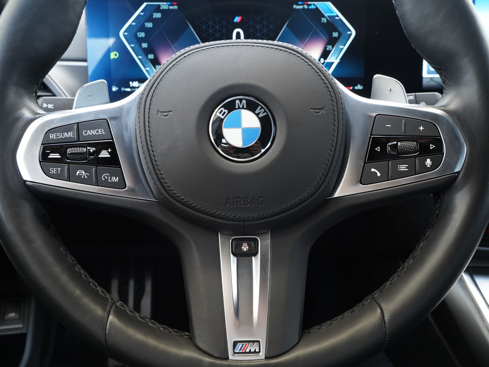 Fahrzeugabbildung BMW 320 d xDrive Touring M Sport LED/DAB/CARPLAY/ACC