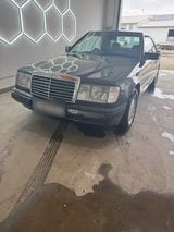 Mercedes-Benz Mercedes W124 220 Coupe Automatik - Mercedes-Benz 220: W124