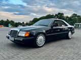 Mercedes-Benz 300CE-24V W124 Coupé in Unis... - Mercedes-Benz 300 aus 1989: 300ce