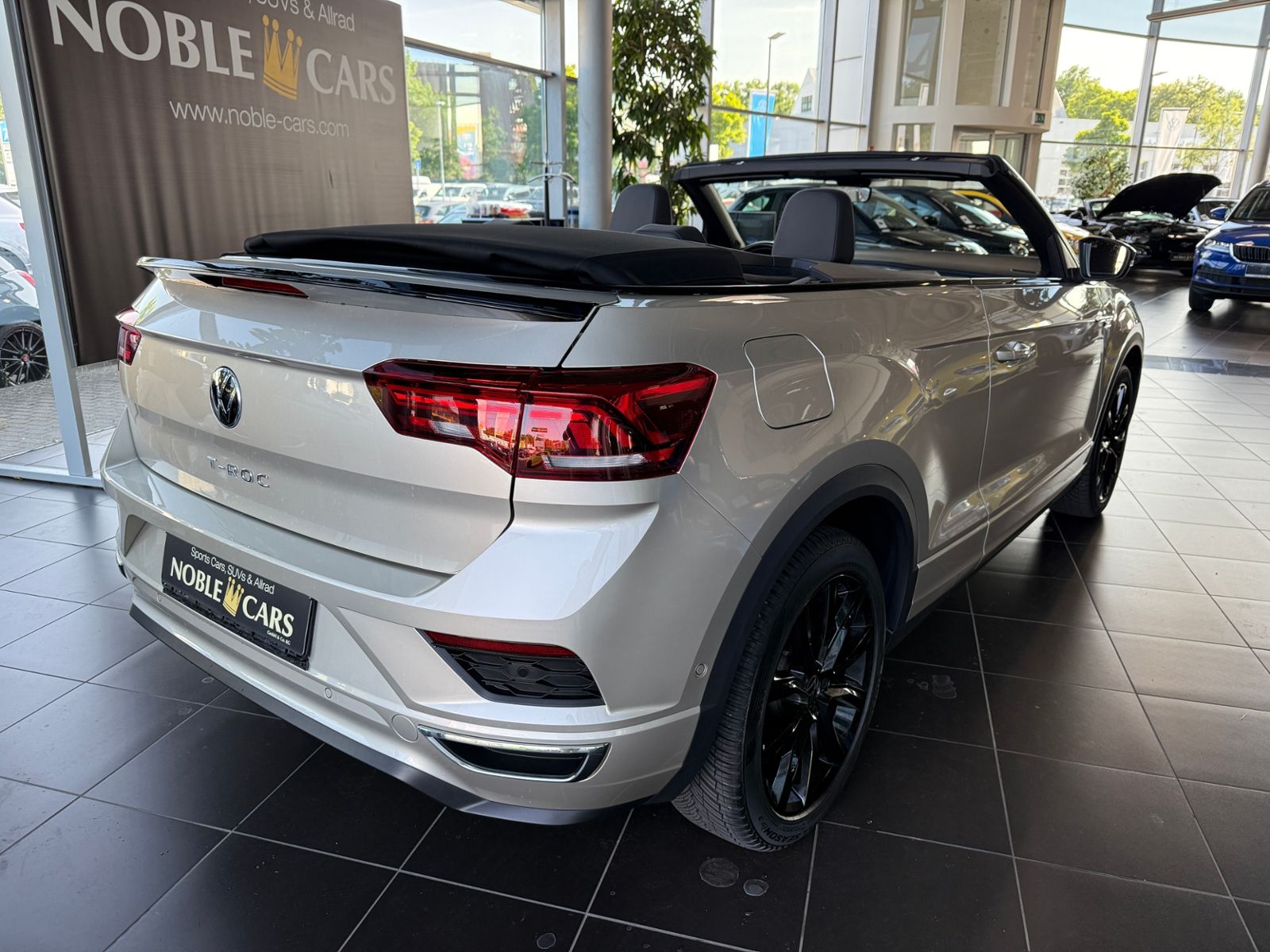 Fahrzeugabbildung Volkswagen T-Roc Cabriolet R-Line AHK ACC LED BEATS