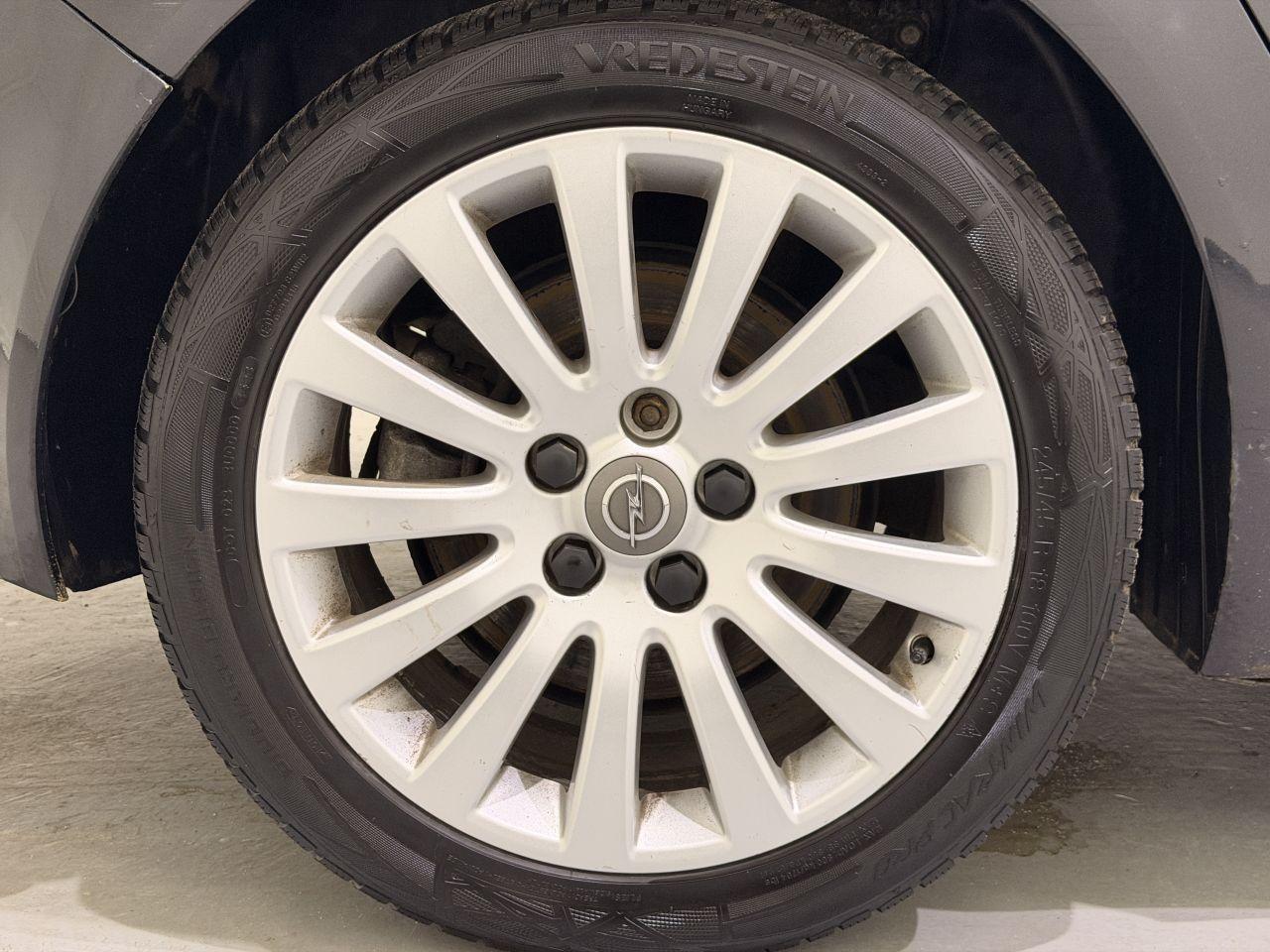 Opel Insignia 2010 — photo 28