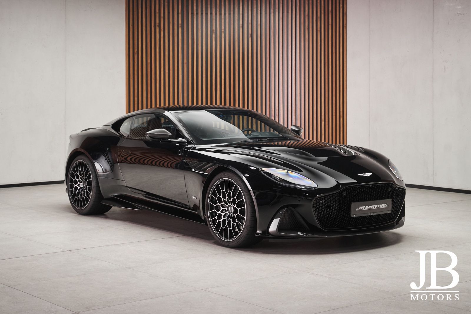 Fahrzeugabbildung Aston Martin DBS V12 770 Ultimate Carbon Performance Seats